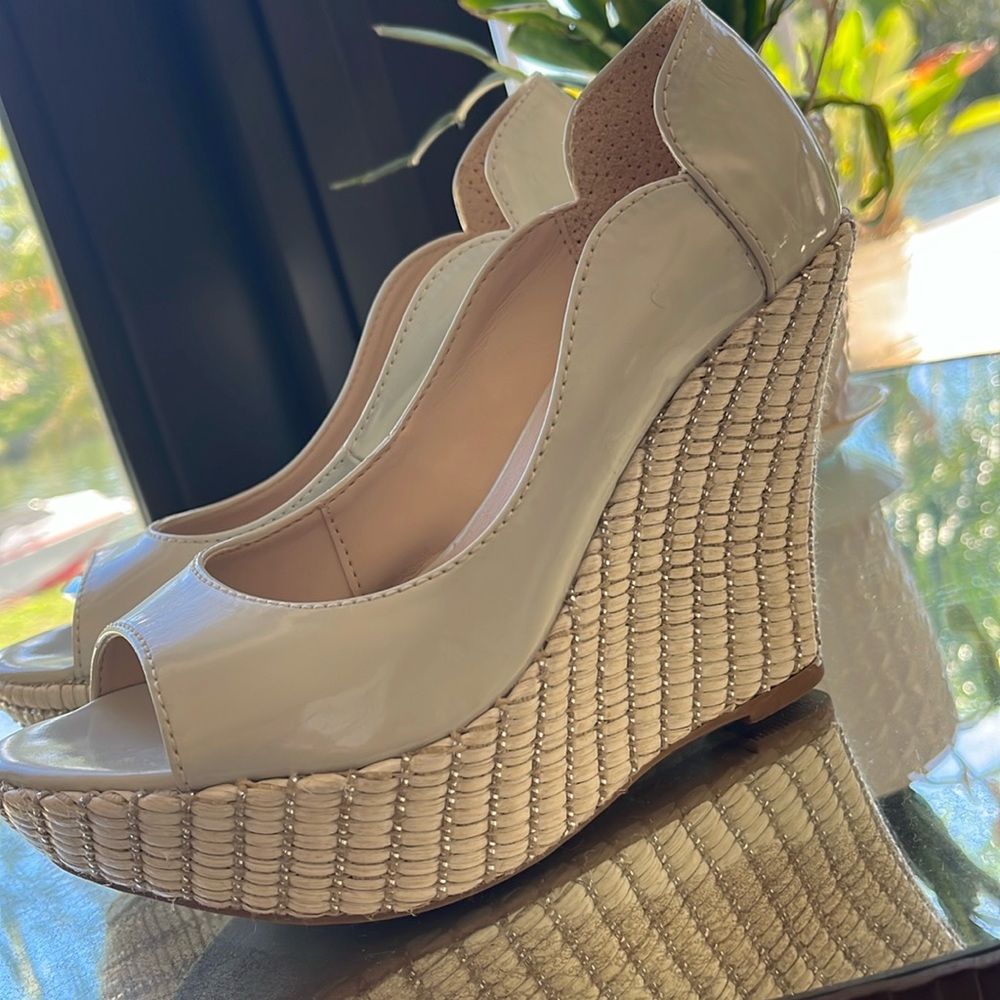 Sergio Zelcel heels! Wore only twice off white Cream Silver threads wedge size 6